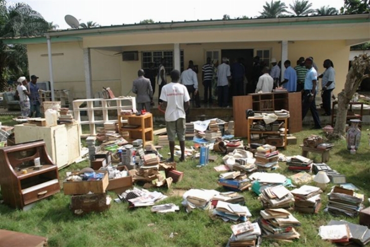 Intempérie / Pluies diluviennes : Automobiles et résidents à l’agonie, Yopougon coupée des autres communes
